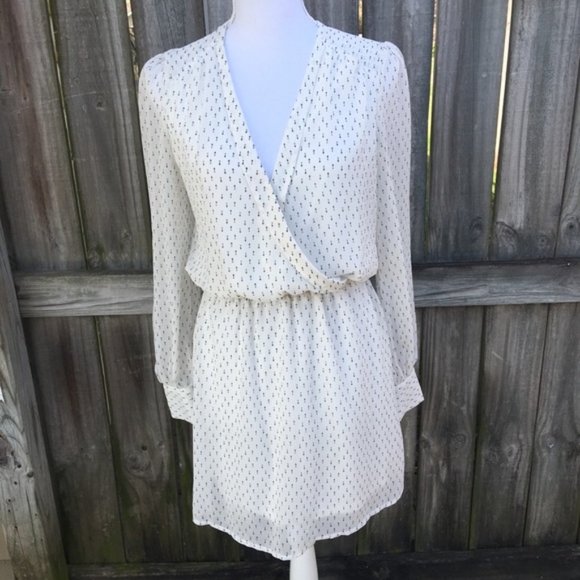 Urban Outfitters White Dress with Arrows XS - Picture 9 of 9
